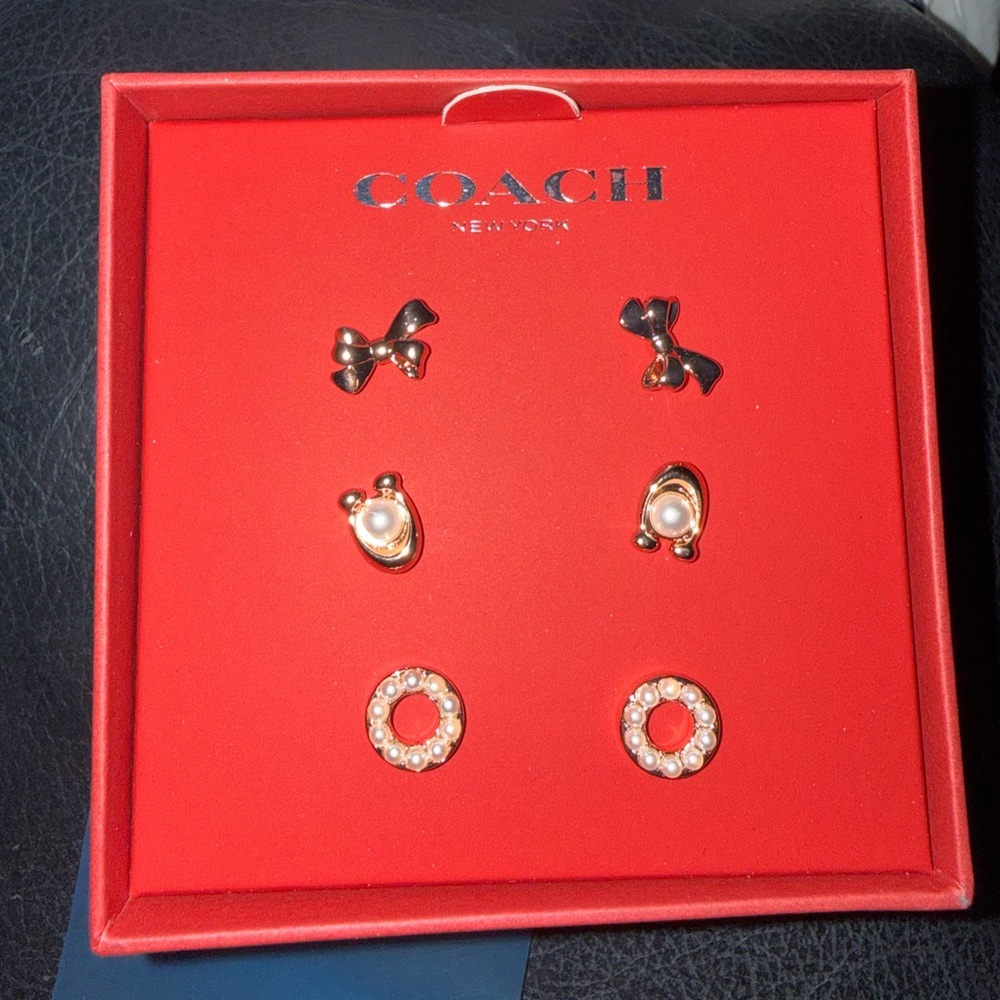 Coach c-stone pearl 3 studs set new in box